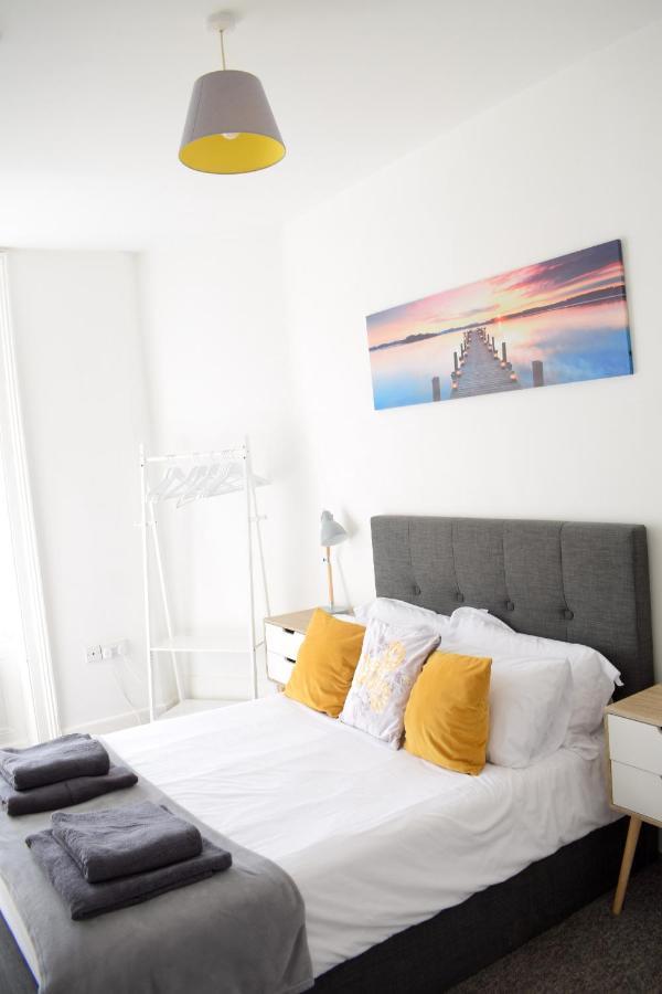 The Bay Beach Apartments 伯恩茅斯 外观 照片